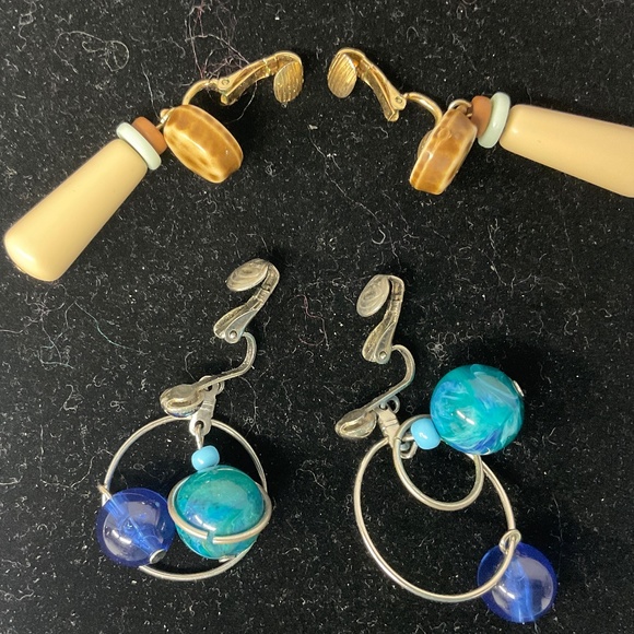 Vintage Fashion Clip dangle Earrings 2 Pair - Picture 5 of 5